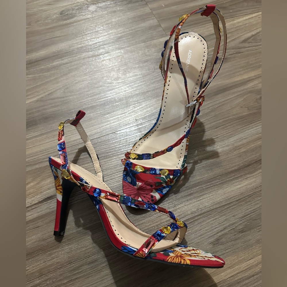 Adrienne Vittadini Glow-3 Sandal